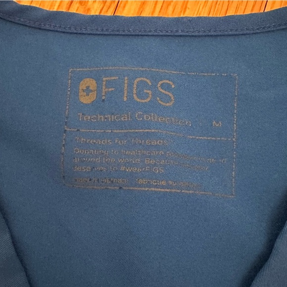 Figs Women’s Size M  Catrina One Pocket Blue Scrub Top (z) - Picture 5 of 11